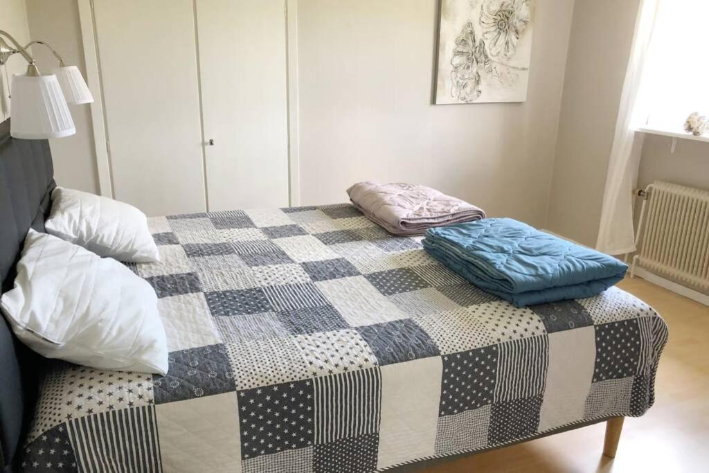 Egen Laegenhet I 2-Familjshus Pa Landet. Villa Tierp Buitenkant foto