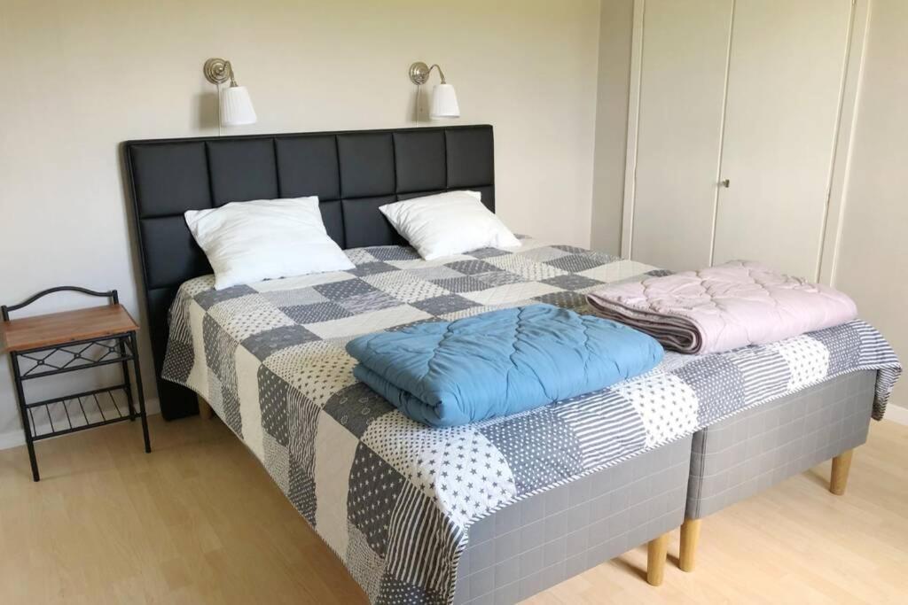 Egen Laegenhet I 2-Familjshus Pa Landet. Villa Tierp Buitenkant foto