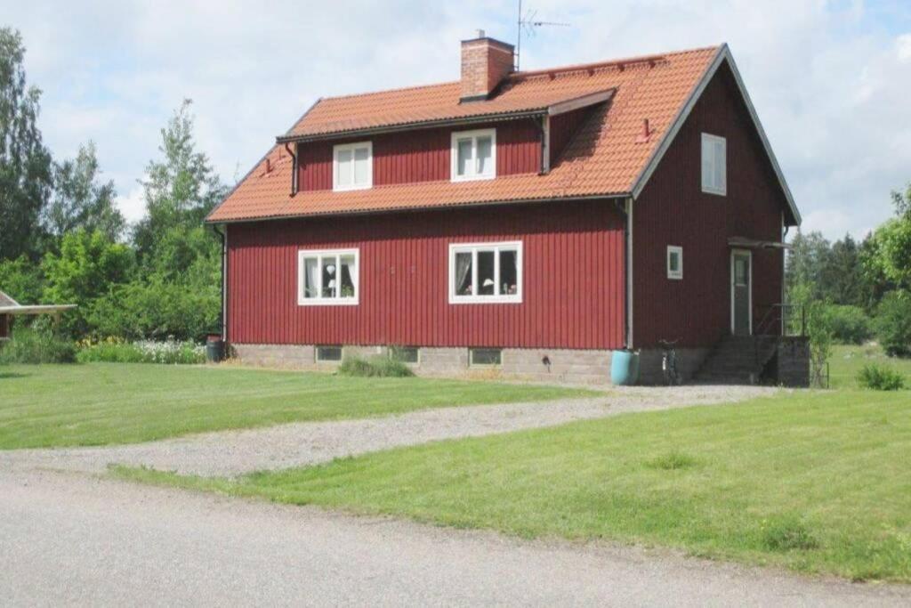 Egen Laegenhet I 2-Familjshus Pa Landet. Villa Tierp Buitenkant foto